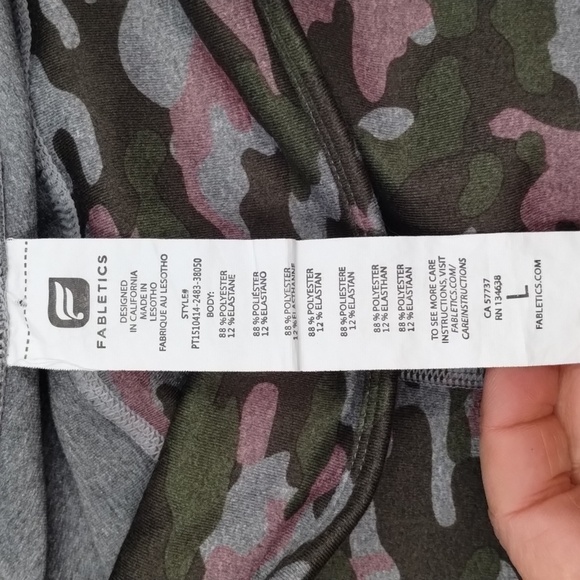Fabletics size Large stretch camo leggings 24" inseam pink green - Picture 5 of 7